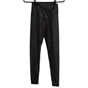 ☀️Offline by Aerie The Hugger High Waisted Asymmetrical Front Patterned Leggings